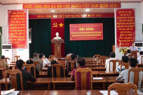 Chủ tịch UBND thành phố Nguyễn Thanh Mân đối thoại với các cơ sở kinh doanh hoạt động giết mổ gia súc, gia cầm